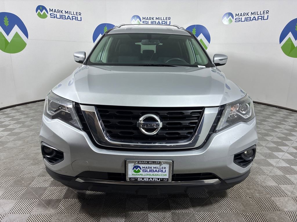 Used 2017 Nissan Pathfinder SV image 2