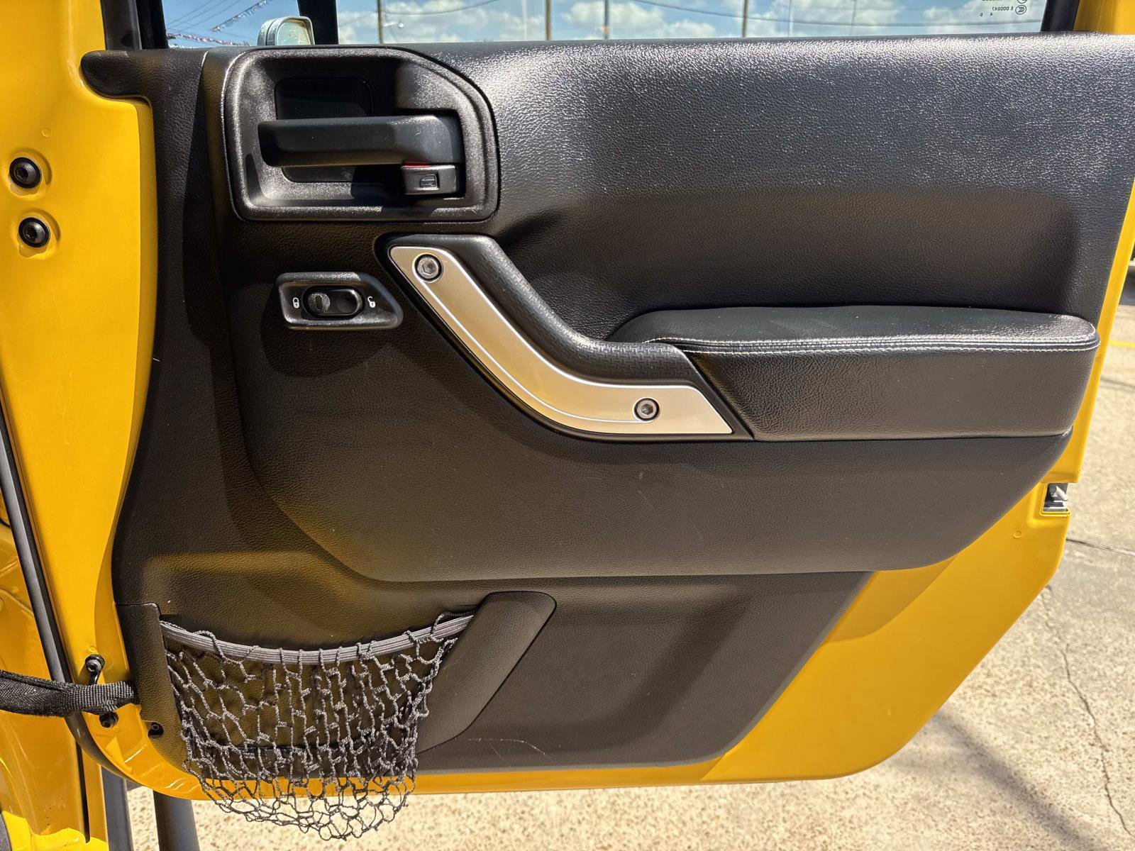 Used 2015 Jeep Wrangler Unlimited Rubicon image 13