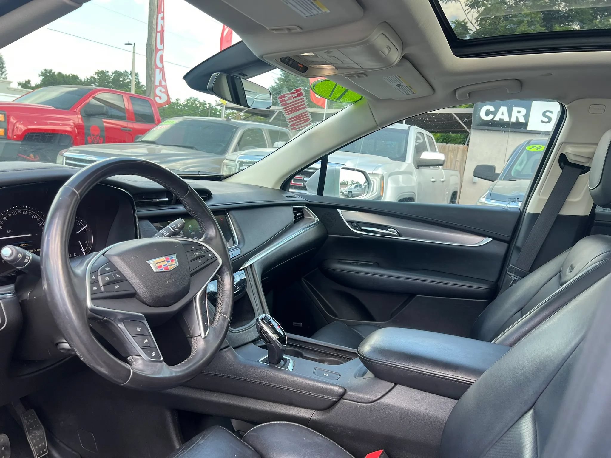 Used 2017 Cadillac XT5 Luxury w/ Driver Awareness Package FWD image 10