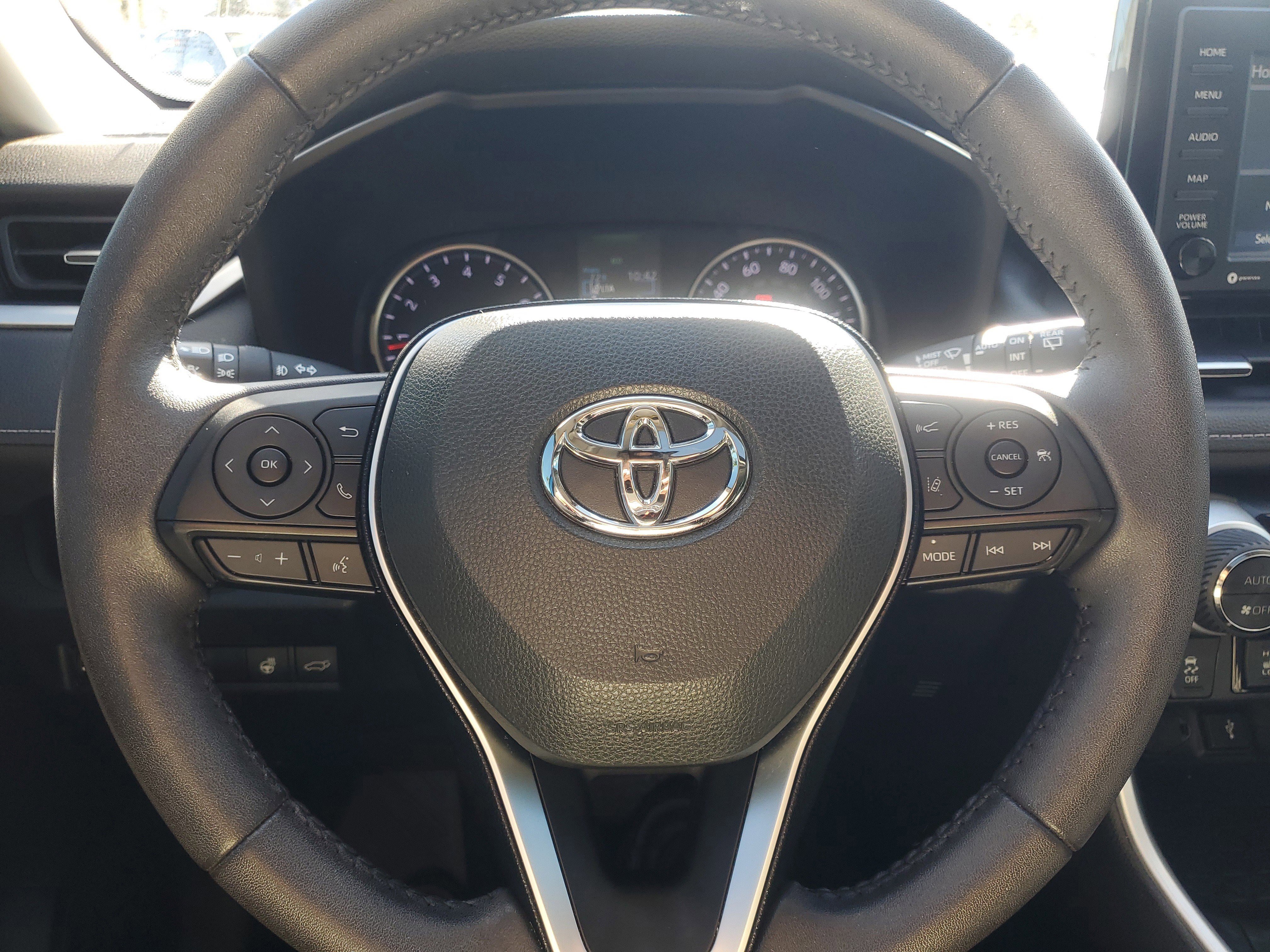 Used 2021 Toyota RAV4 XLE Premium image 22
