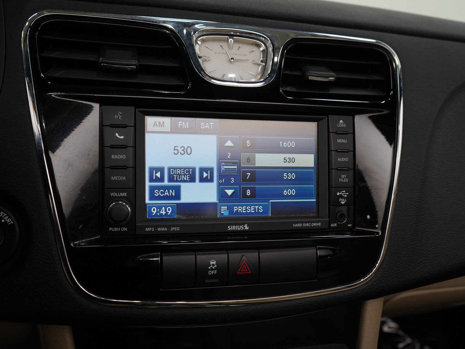 Used 2011 Chrysler 200 Touring FWD image 18
