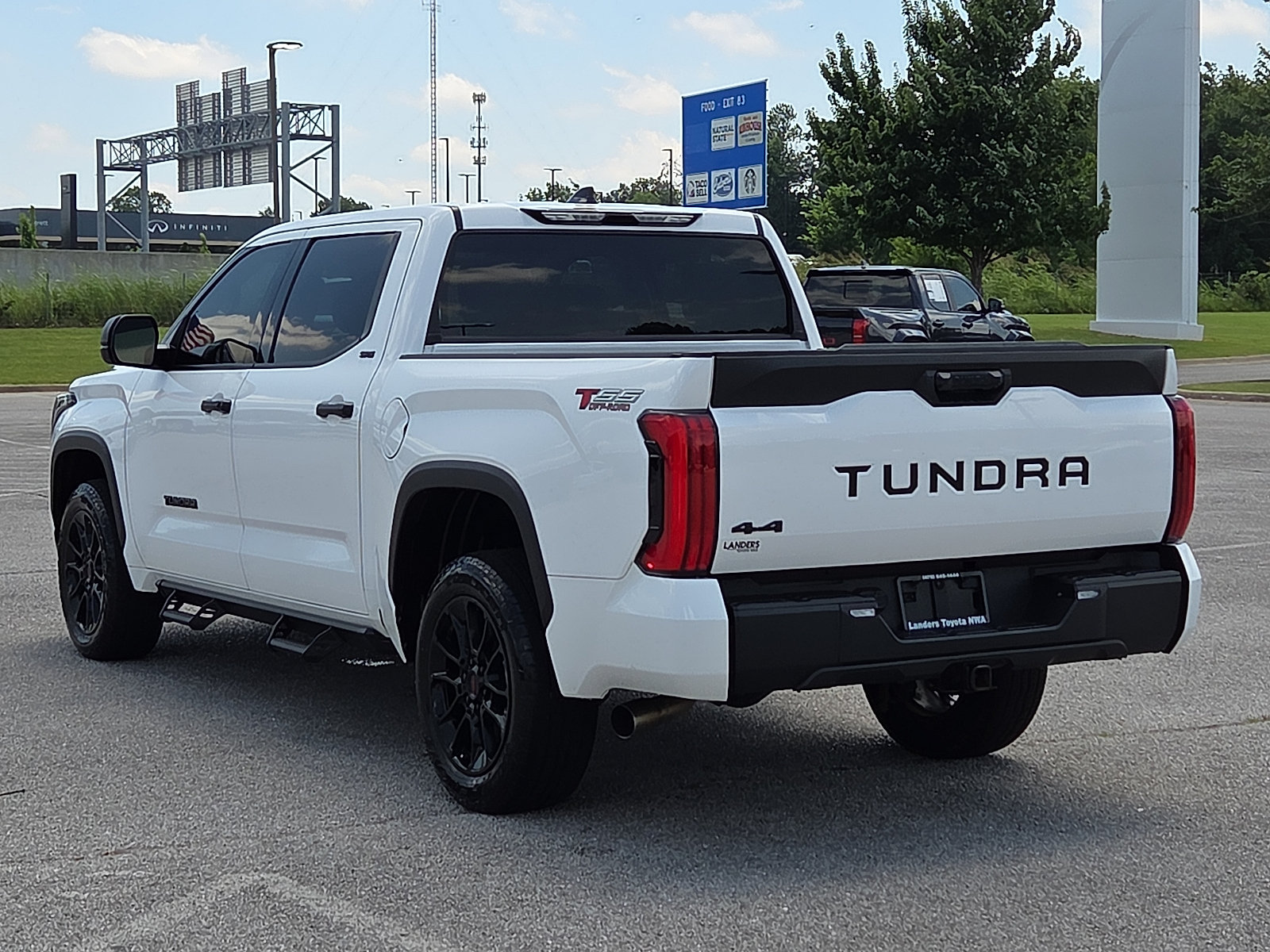 Used 2022 Toyota Tundra SR5 AWD/4WD image 4