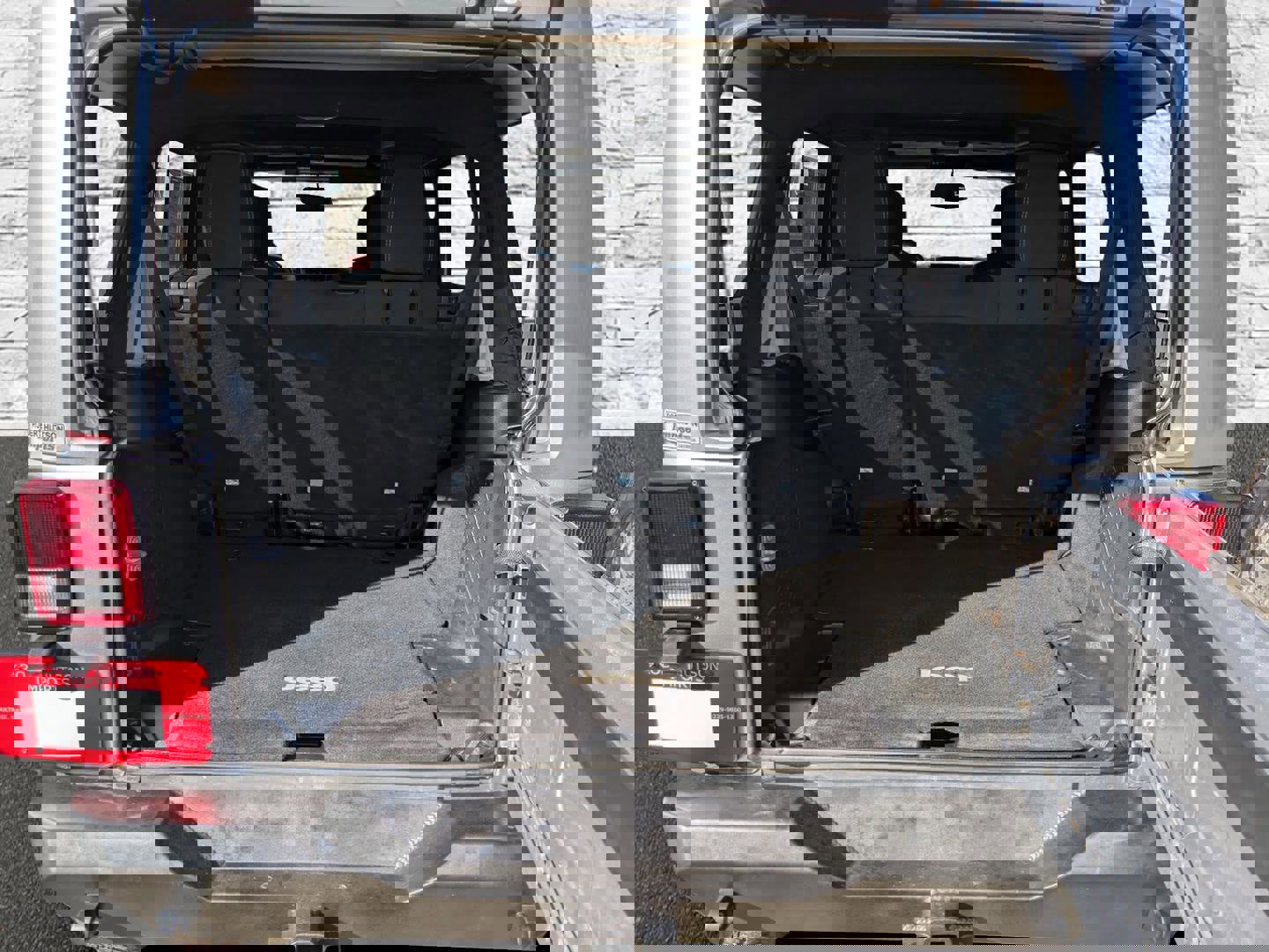 Used 2017 Jeep Wrangler Unlimited Rubicon w/ Connectivity Group image 14