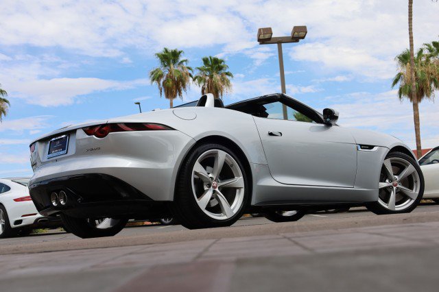 Used 2019 Jaguar F-TYPE R-Dynamic RWD image 19