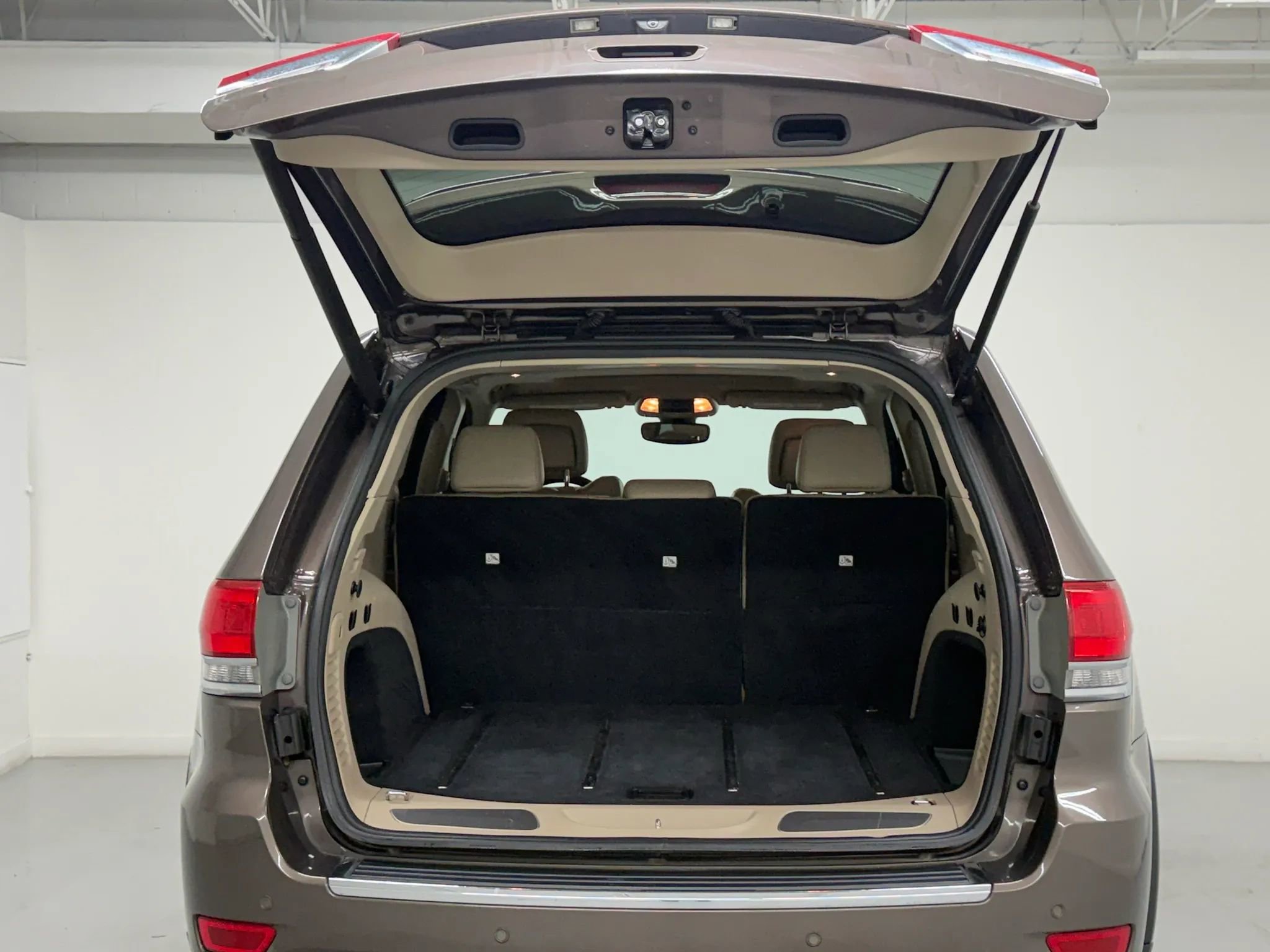 Used 2017 Jeep Grand Cherokee Limited RWD image 38