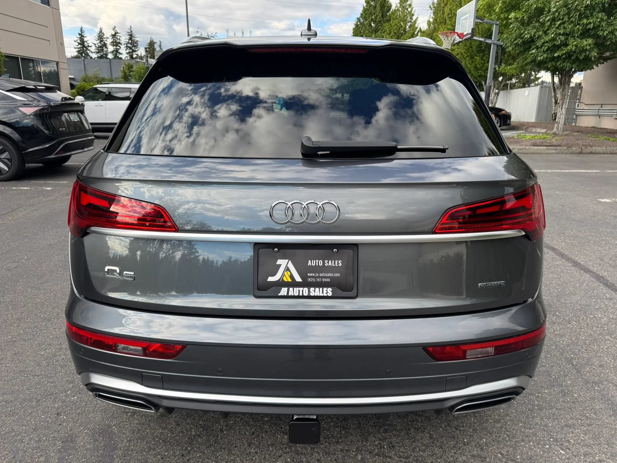 Used 2022 Audi Q5 e Premium Plus w/ Premium Plus Package AWD/4WD image 9