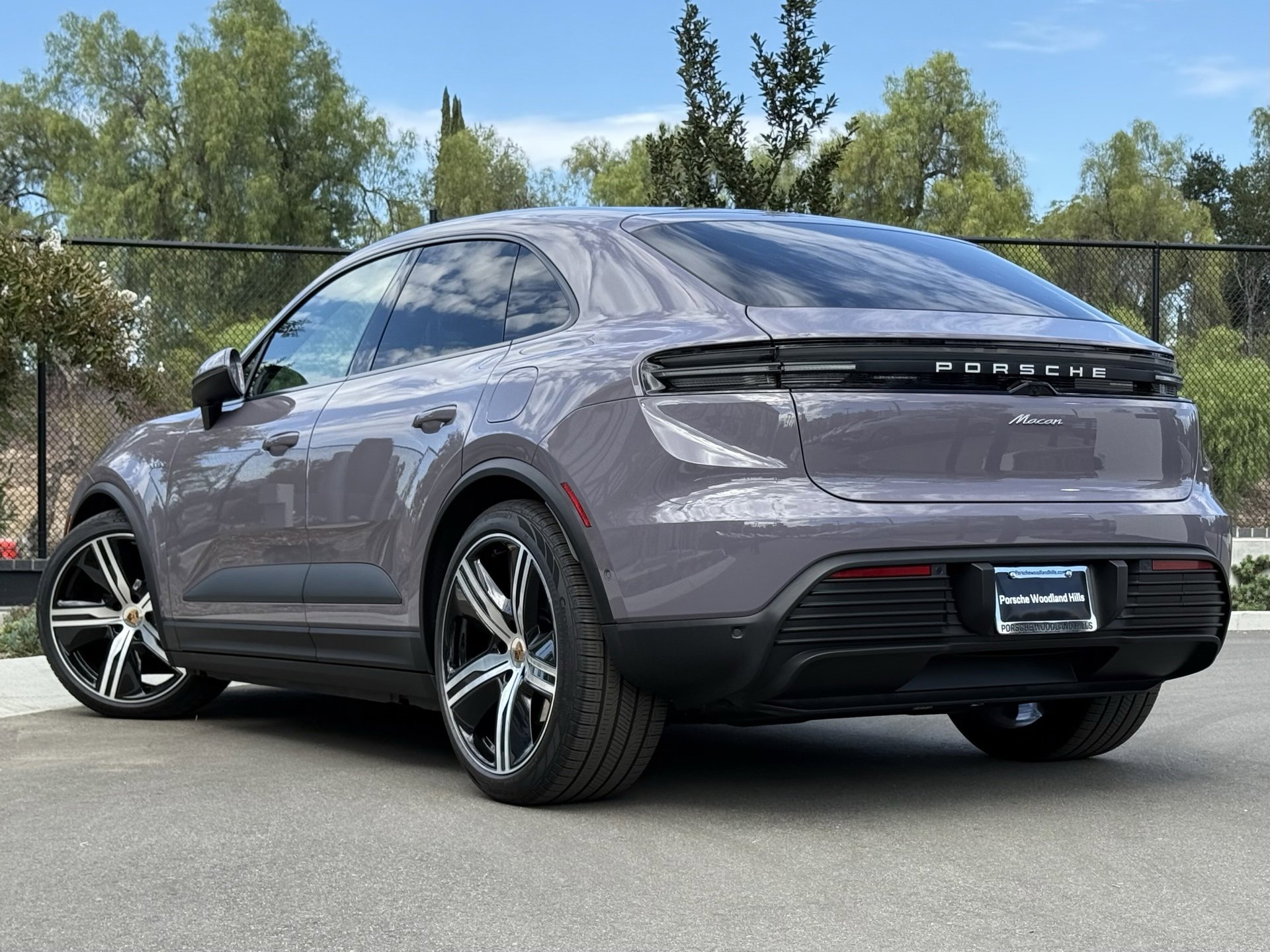 Used 2025 Porsche Macan Electric image 3