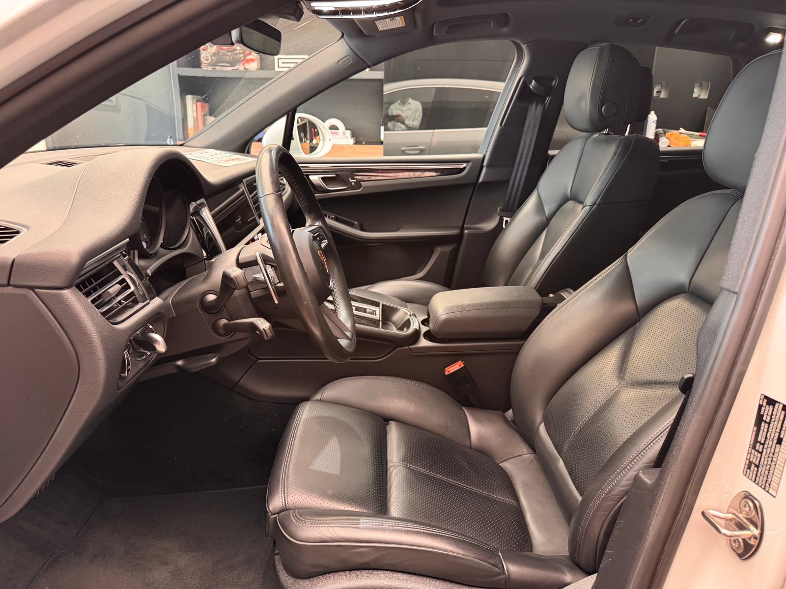 Certified 2023 Porsche Macan S AWD/4WD image 6