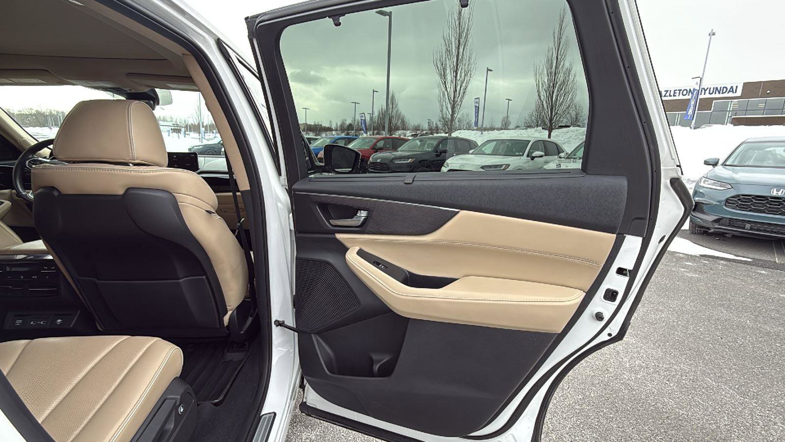 Used 2023 Acura MDX SH-AWD w/ Advance Package image 17