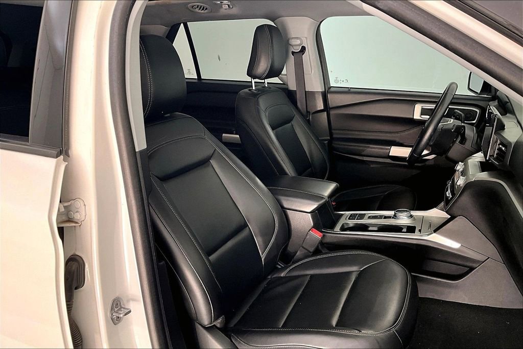 Used 2022 Ford Explorer XLT w/ Equipment Group 202A image 10