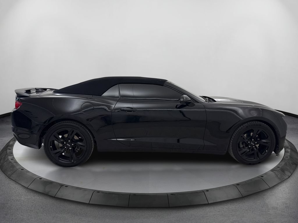 Used 2021 Chevrolet Camaro LT RWD image 4