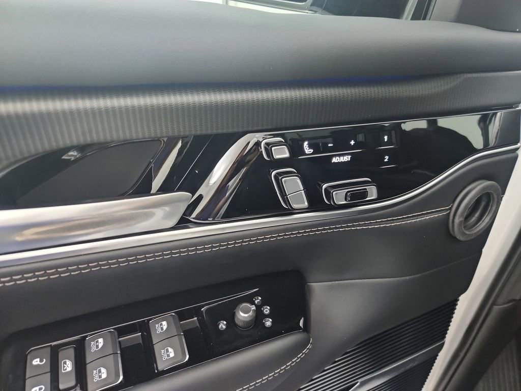 New 2026 Jeep Grand Wagoneer L Summit AWD/4WD image 19