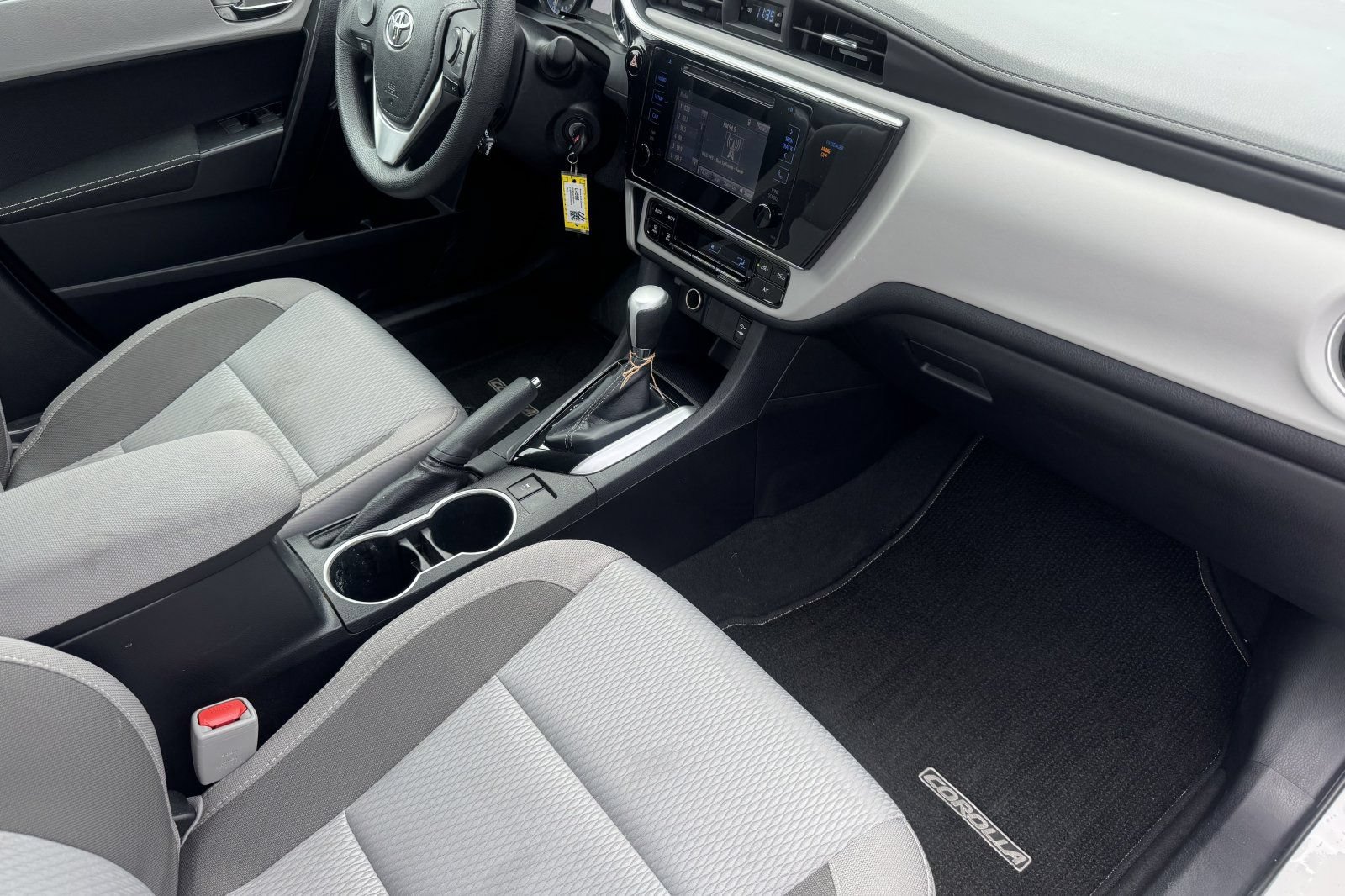 Used 2019 Toyota Corolla LE w/ Carpet Mat Package (TMS) FWD image 17