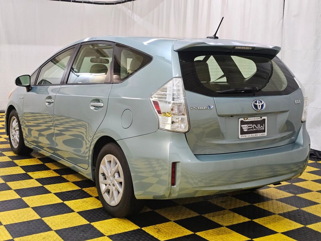 Used 2014 Toyota Prius V Three image 5