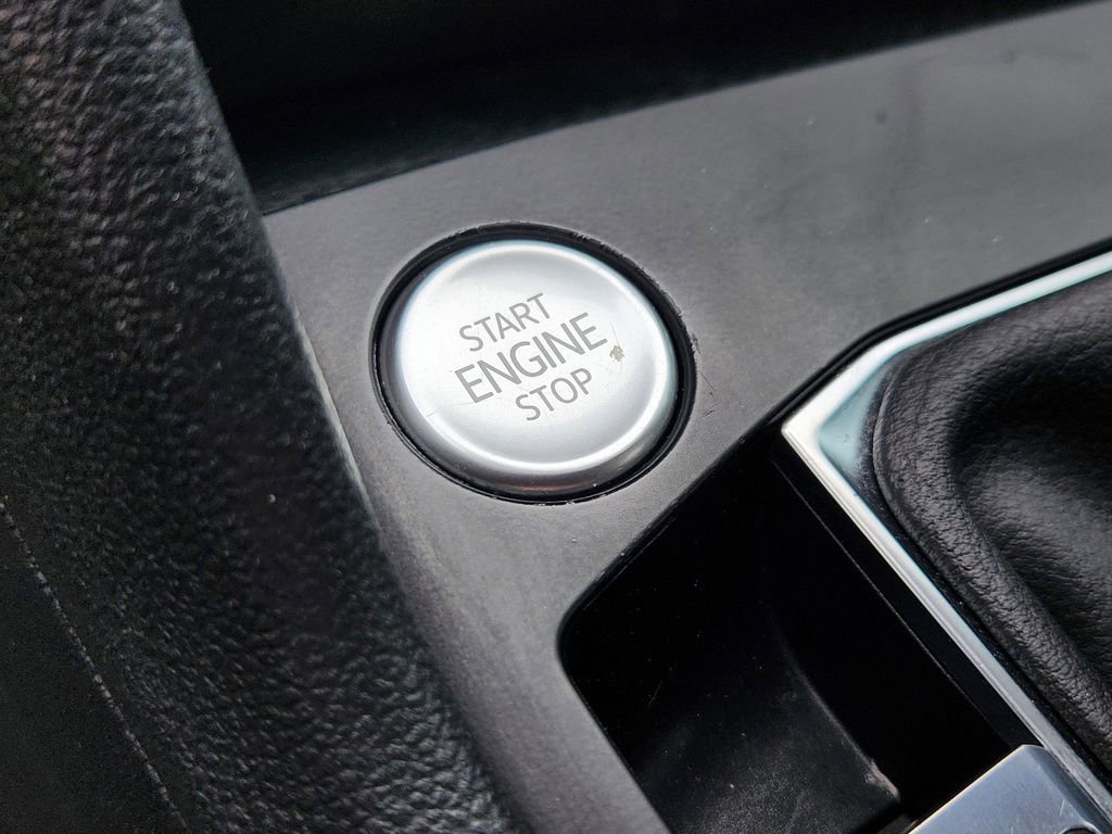 Used 2022 Volkswagen Taos SE image 11