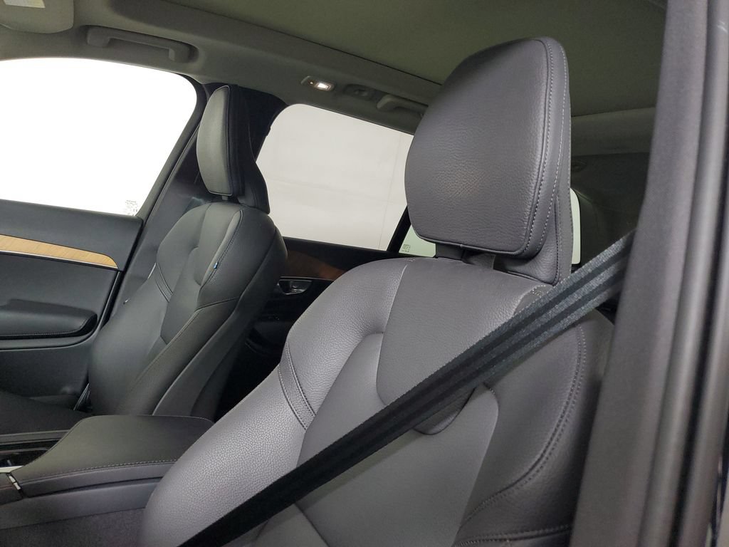Used 2024 Volvo XC90 B5 Plus AWD/4WD image 25