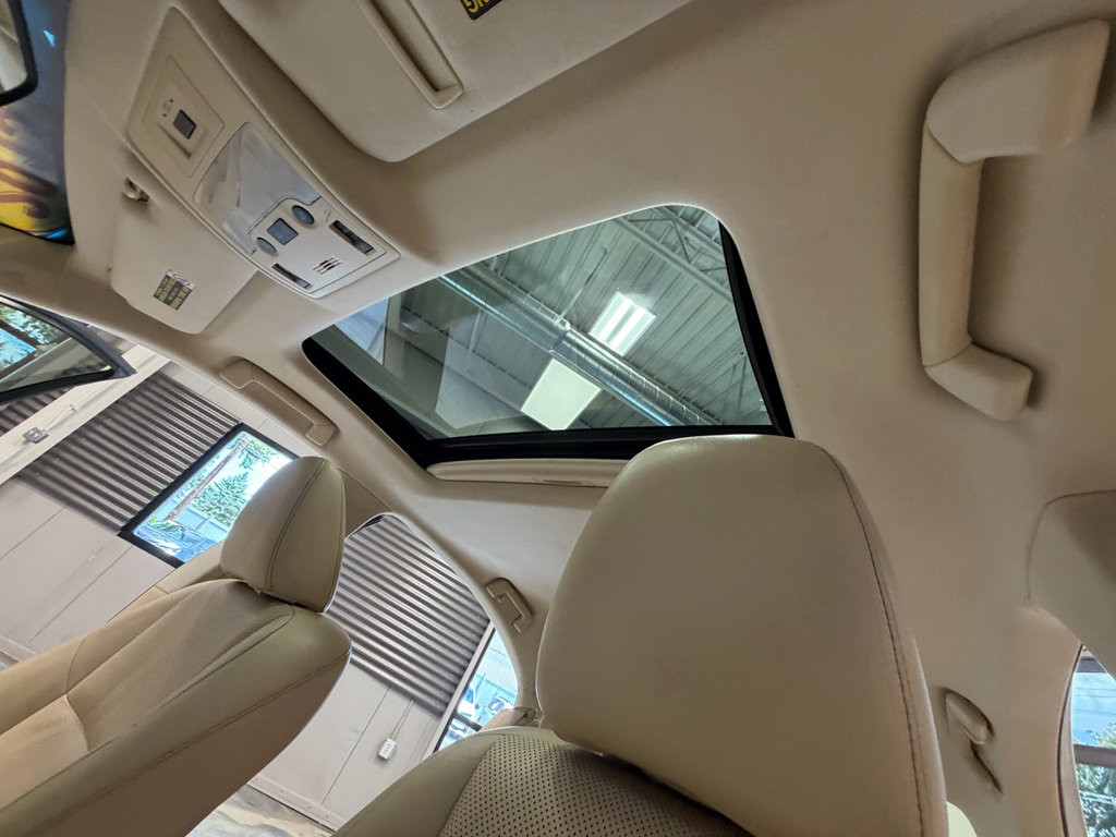Used 2013 Lexus ES 300h w/ Luxury Pkg FWD image 8