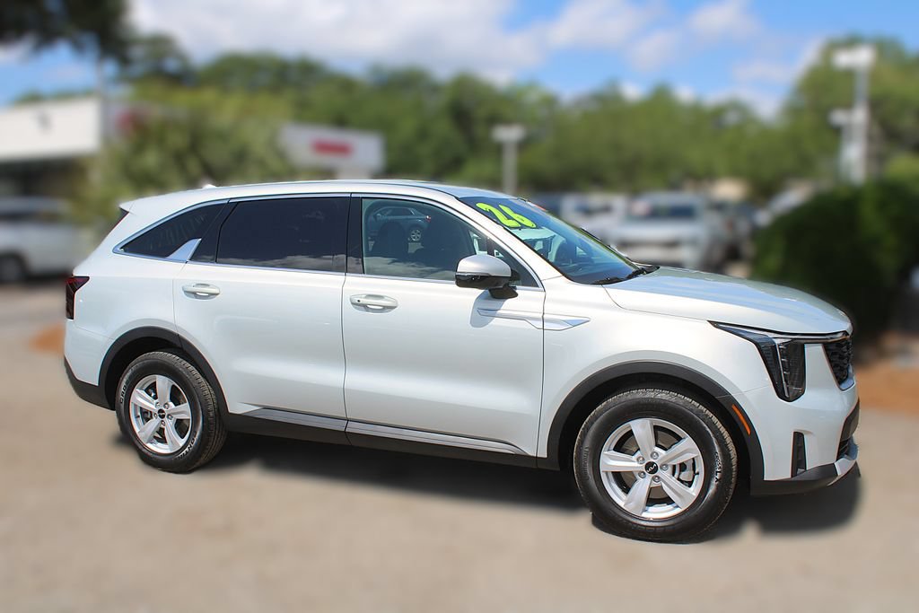 Certified 2026 Kia Sorento LX FWD image 4