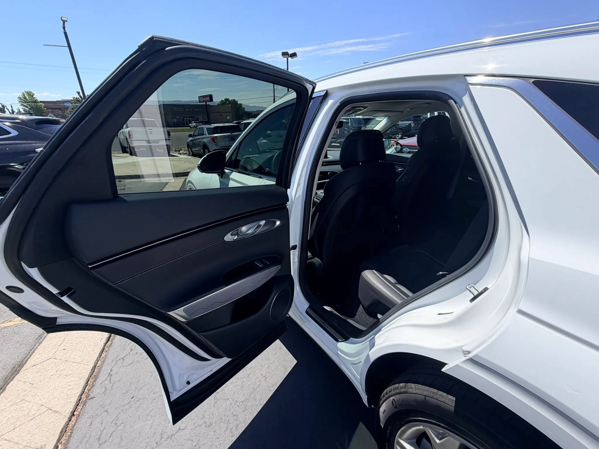 Used 2024 Genesis GV70 2.5T w/ Advanced Package AWD/4WD image 19