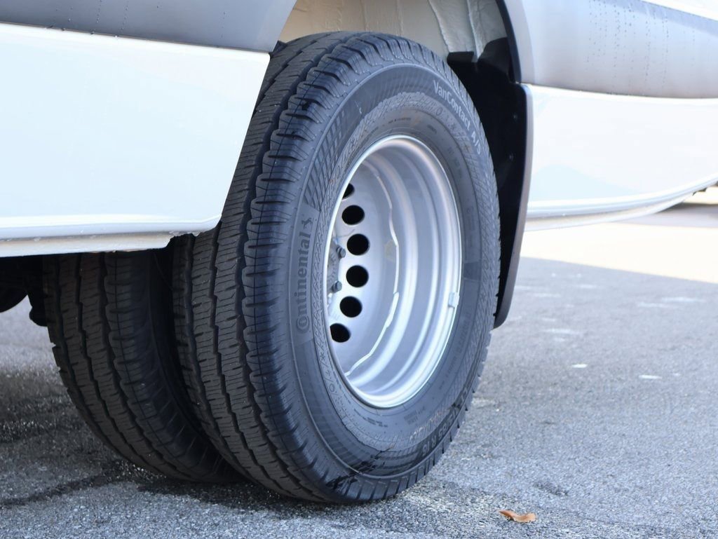 Used 2024 Mercedes-Benz Sprinter 3500 image 40