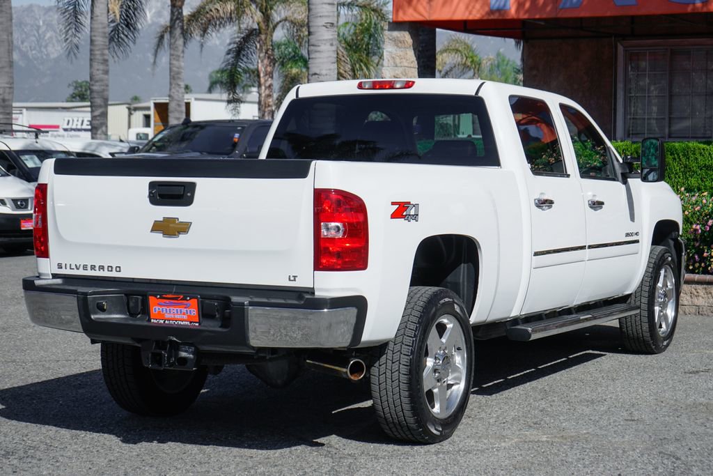 Used 2014 Chevrolet Silverado 2500 LT w/ Custom Sport Truck Package image 9