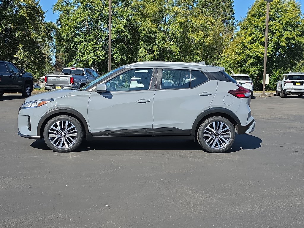 Used 2022 Nissan Kicks SV FWD image 6