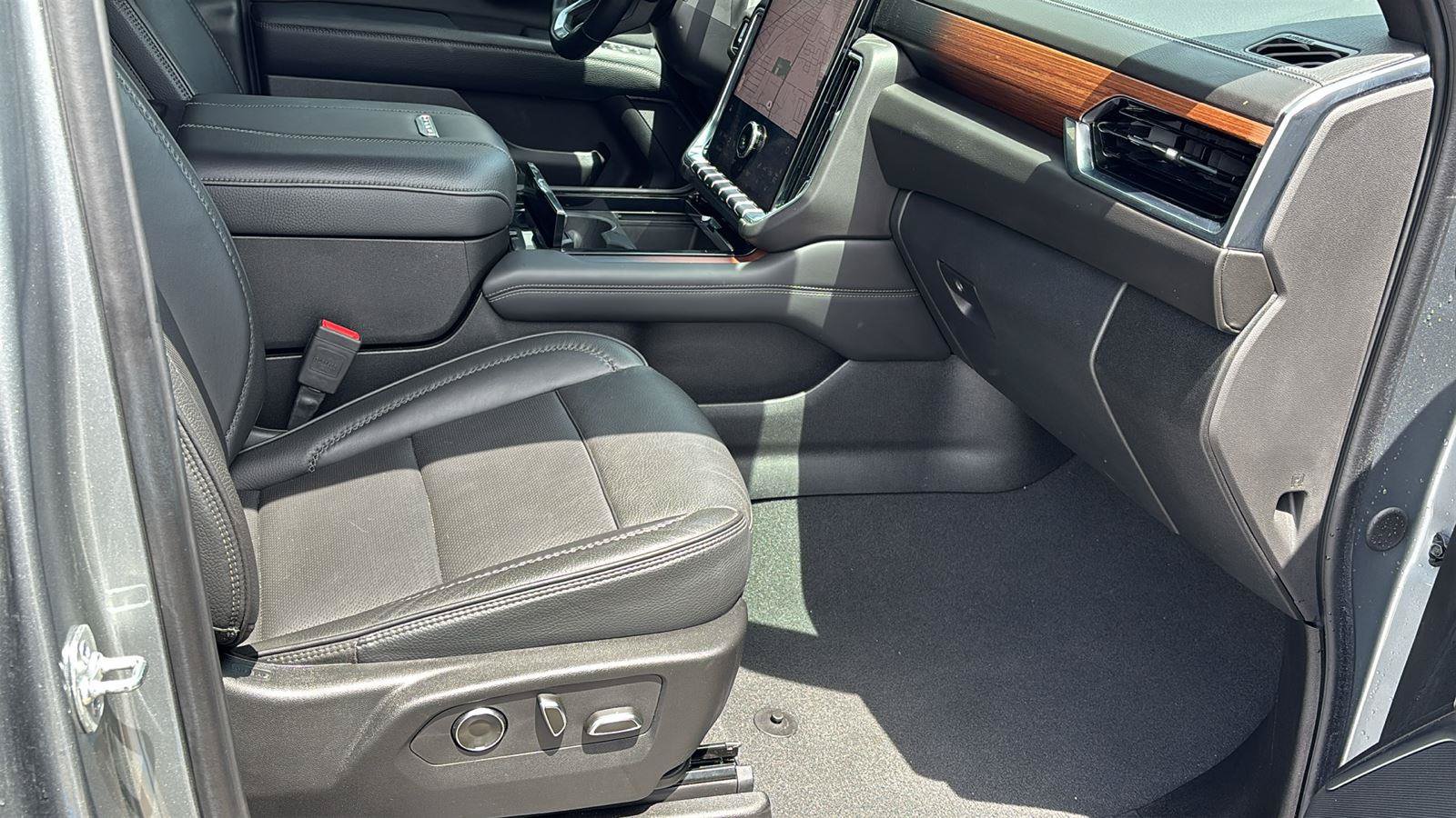 Certified 2025 GMC Yukon Denali AWD/4WD image 23