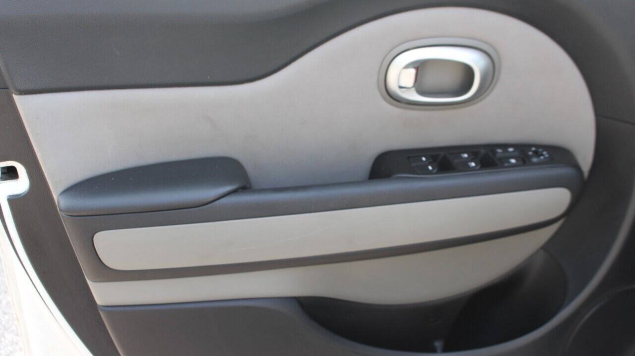 Used 2014 Kia Soul FWD image 16