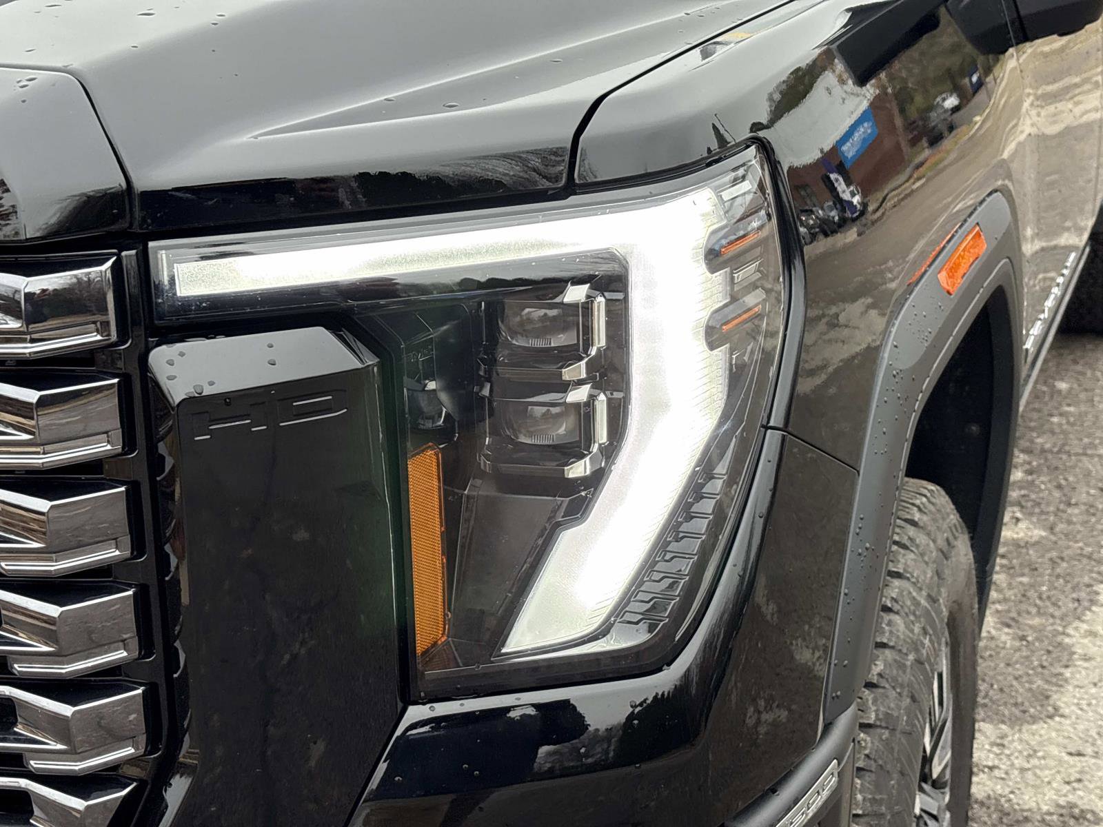 Used 2025 GMC Sierra 2500 Denali Ultimate image 12