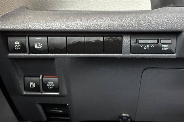 Certified 2022 Toyota Sienna XLE w/ XLE Plus Package FWD image 32