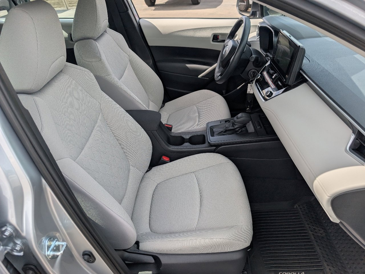 Used 2026 Toyota Corolla Cross L image 8