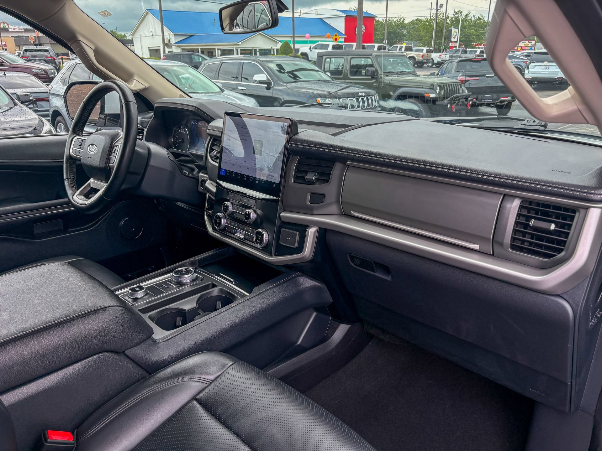 Used 2024 Ford Expedition XLT AWD/4WD image 24