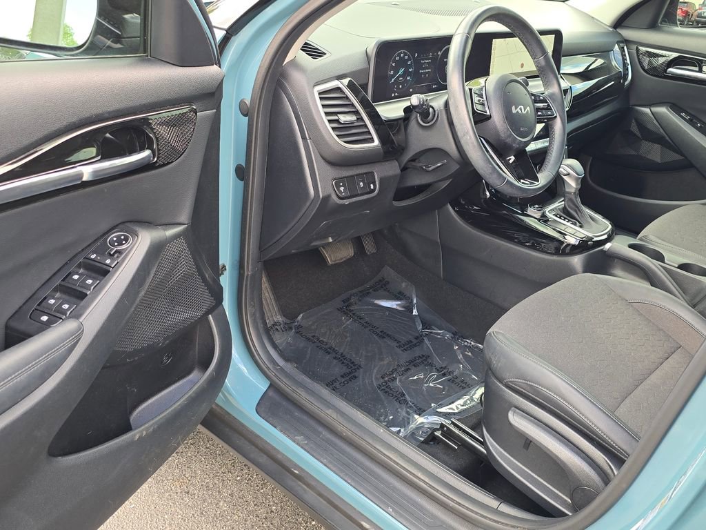 Certified 2024 Kia Seltos S image 9