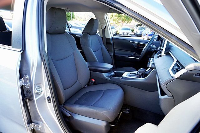 Used 2025 Toyota RAV4 LE FWD image 13