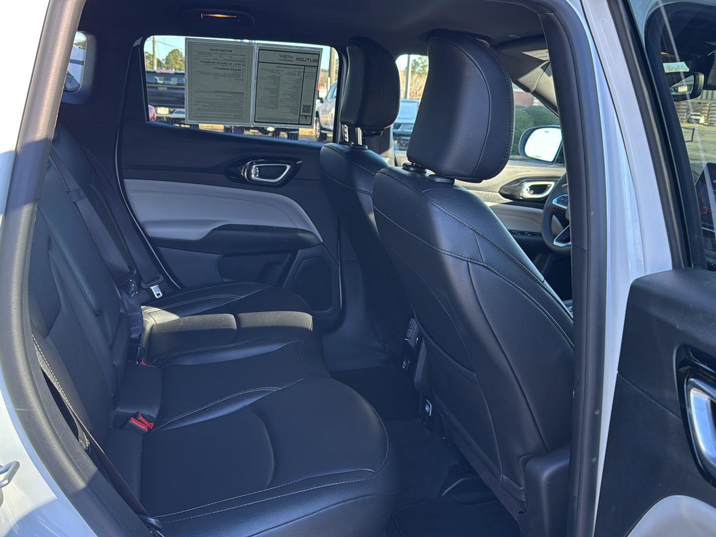 Used 2025 Jeep Compass Limited image 11