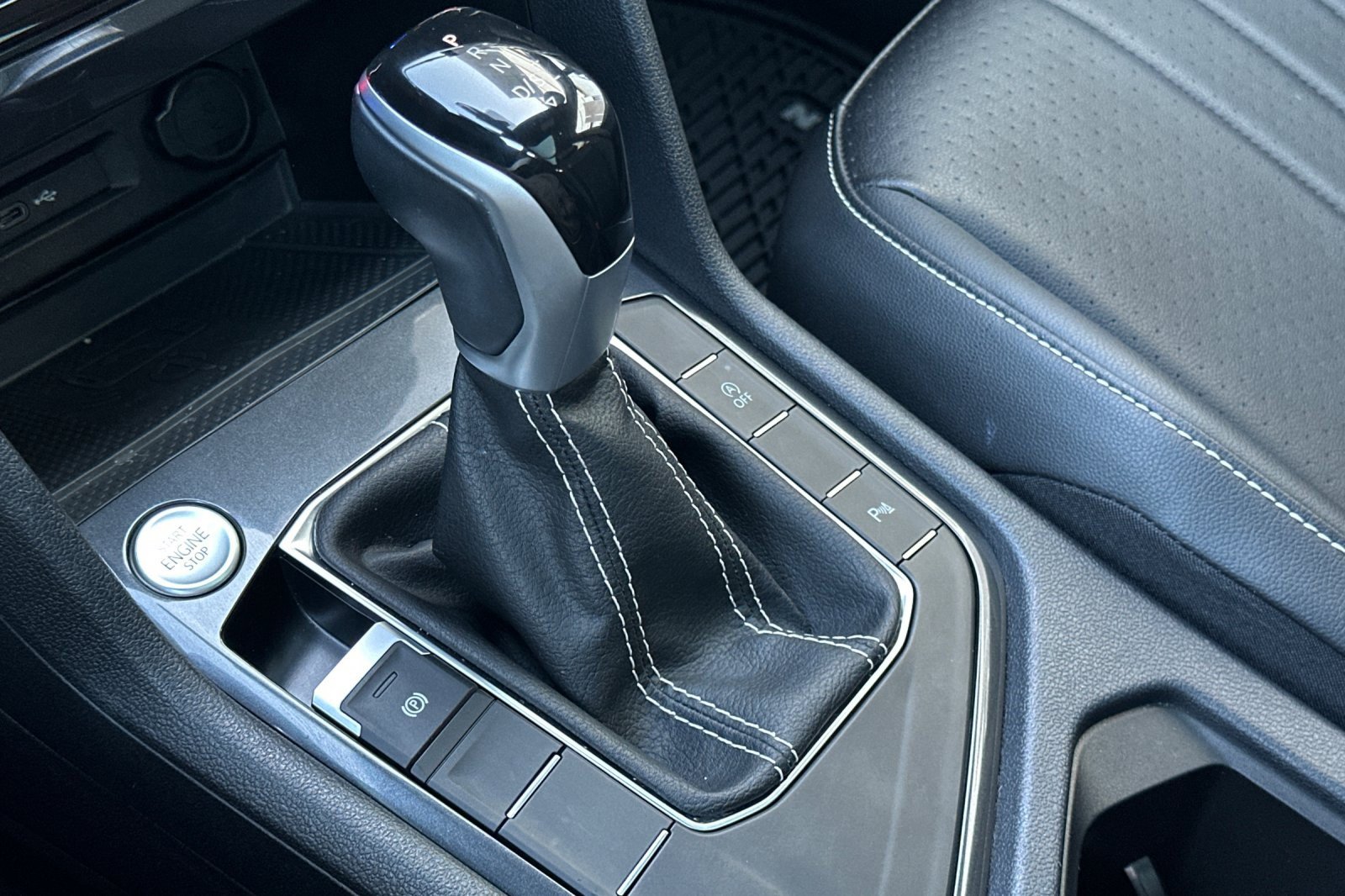 Certified 2024 Volkswagen Tiguan SE R-Line image 22