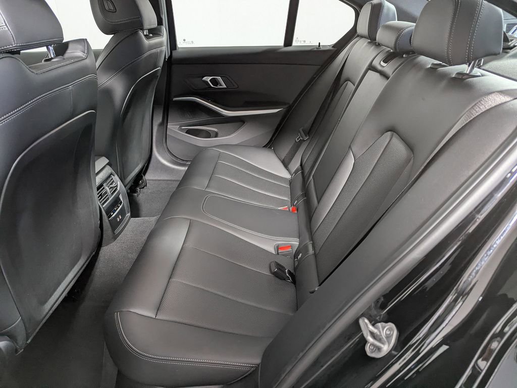 Used 2025 BMW 330i xDrive Sedan w/ M Sport Package image 40