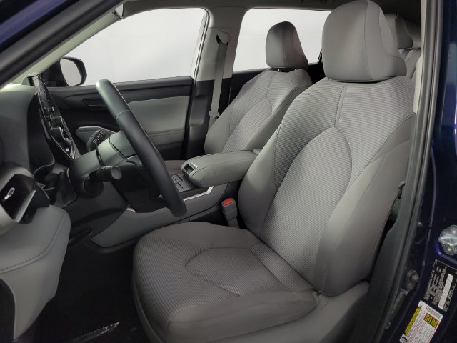 Used 2022 Toyota Highlander LE AWD/4WD image 14