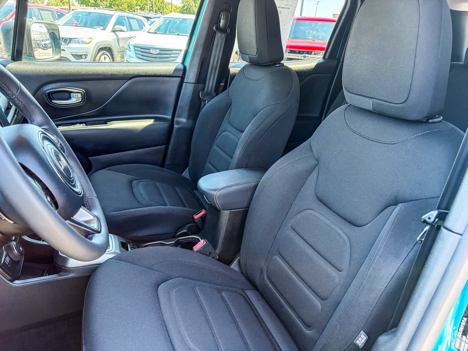 Used 2022 Jeep Renegade Latitude AWD/4WD image 16