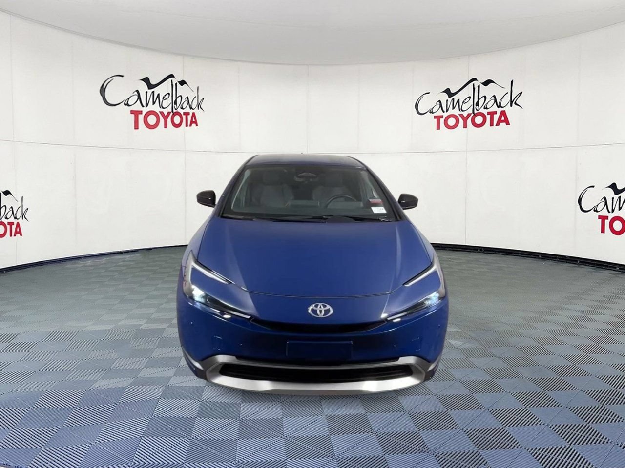Used 2025 Toyota Prius Plug-In Hybrid FWD image 5