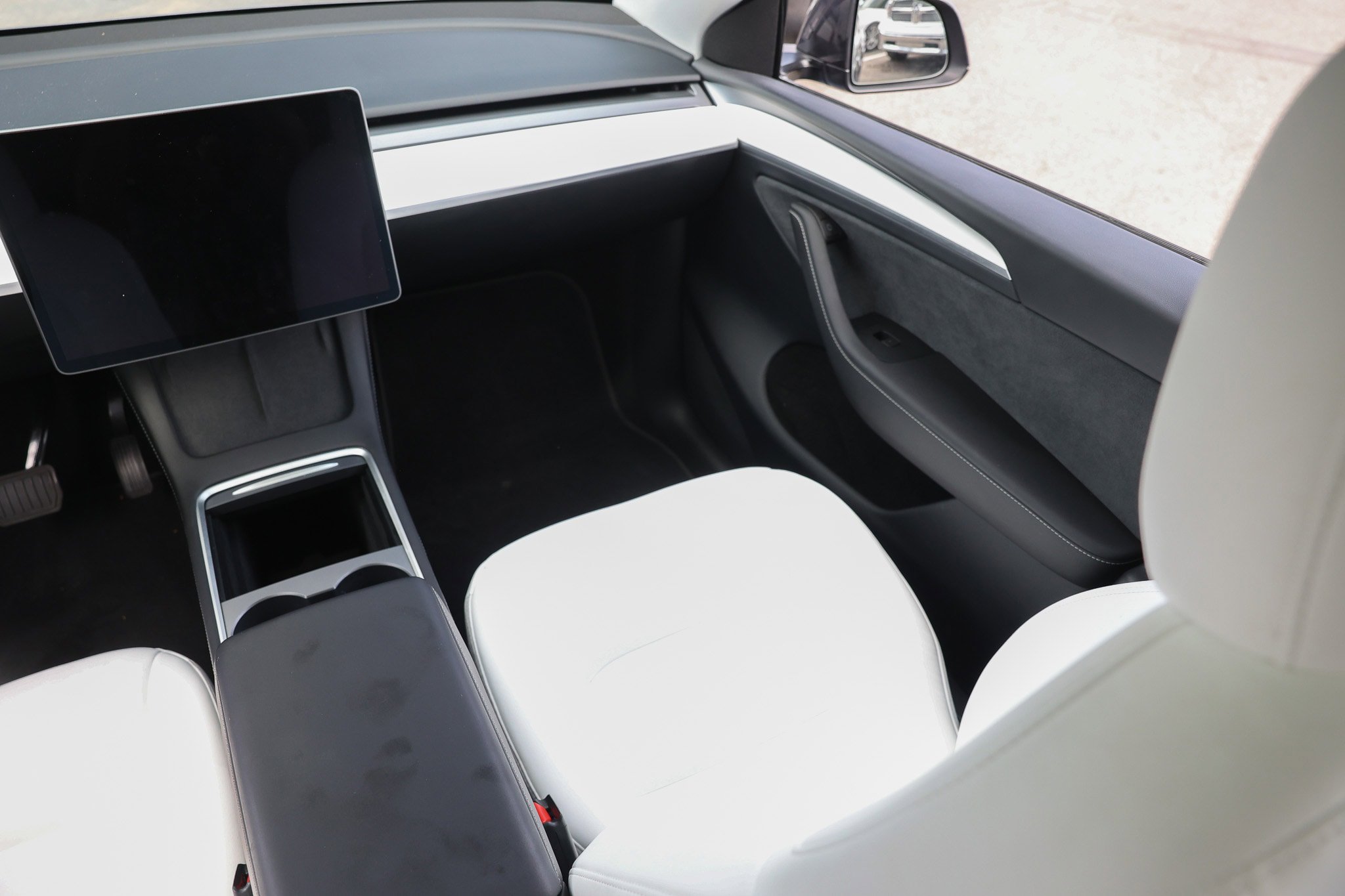 Used 2024 Tesla Model Y Long Range AWD/4WD image 25