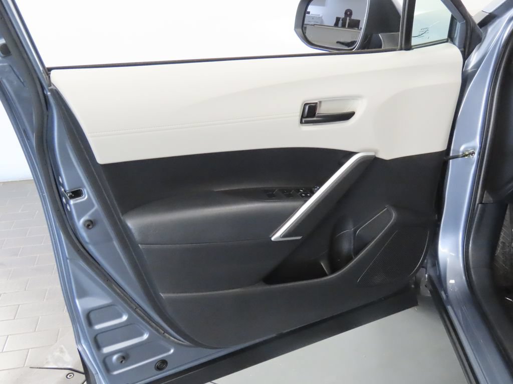 Used 2022 Toyota Corolla Cross LE AWD/4WD image 34