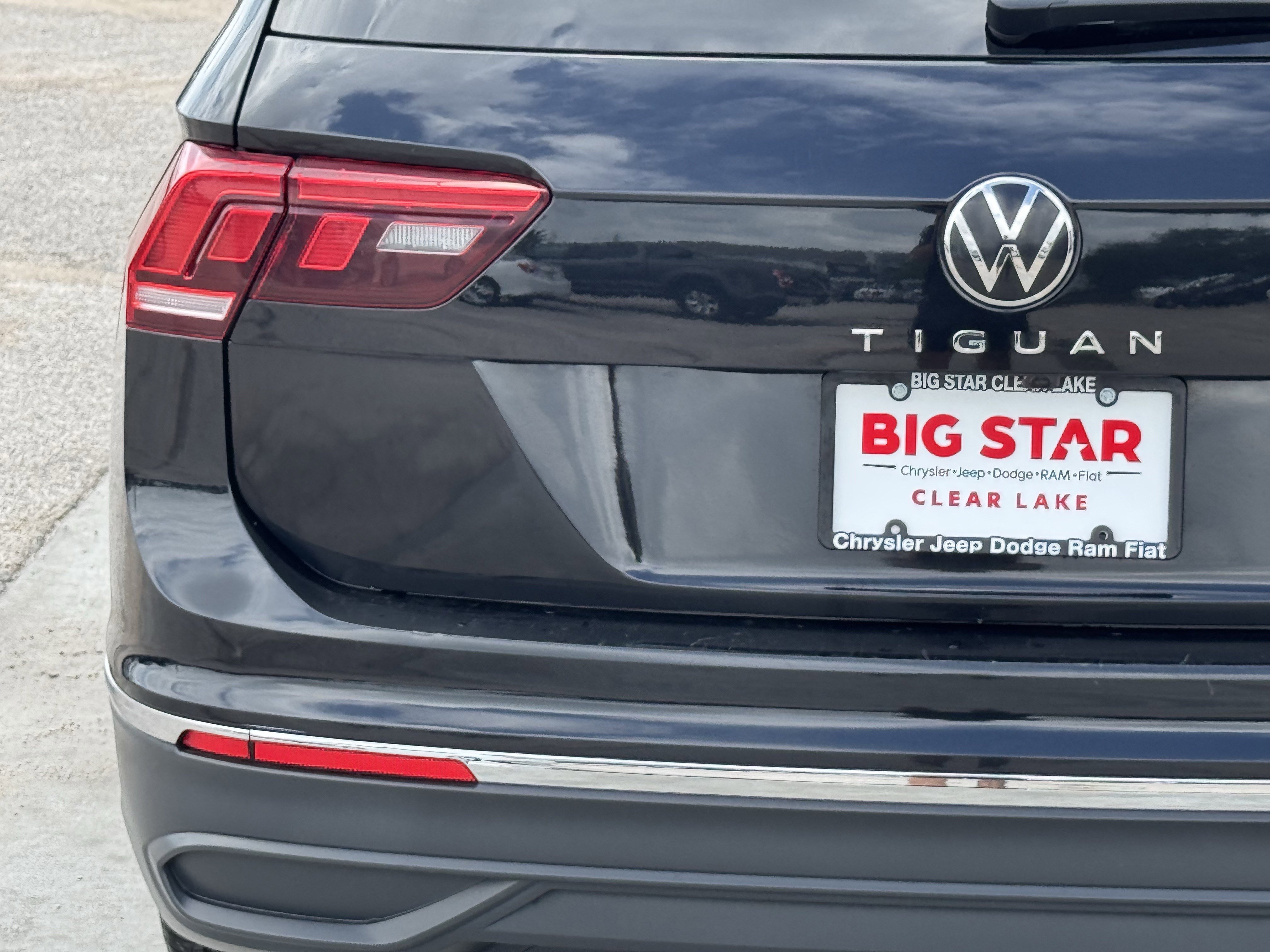 Used 2024 Volkswagen Tiguan SE FWD image 11