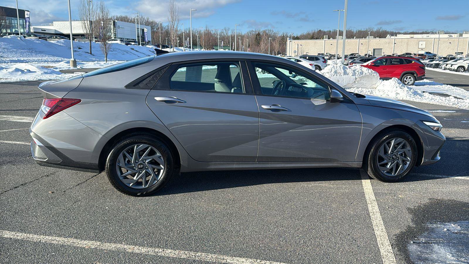 Used 2024 Hyundai Elantra SEL image 4