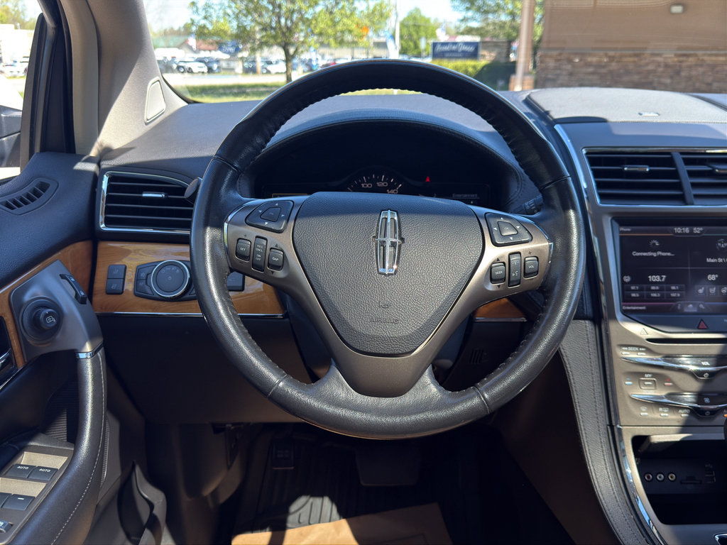 Used 2013 Lincoln MKX FWD image 16
