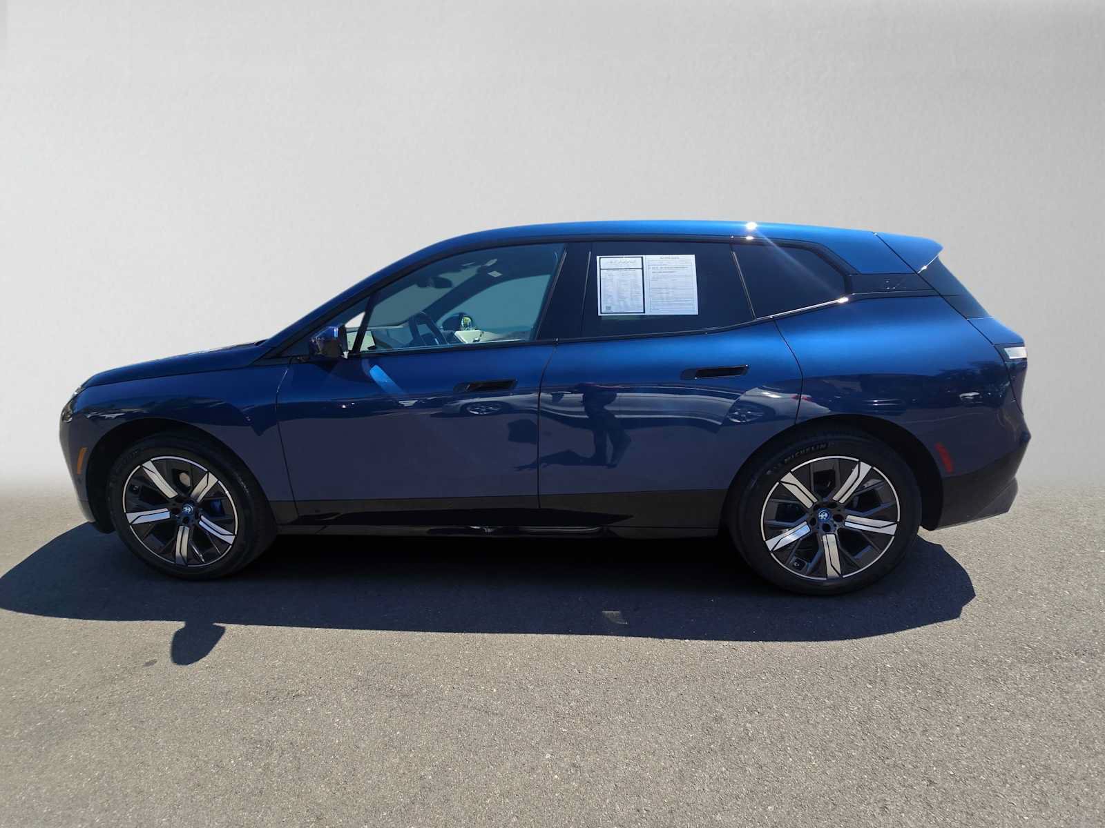 Used 2024 BMW iX xDrive50 w/ Sport Package AWD/4WD image 6