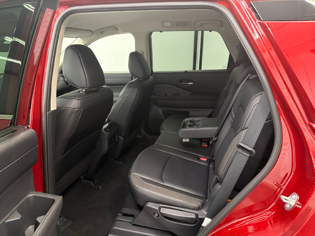 Used 2025 Nissan Pathfinder SL AWD/4WD image 22