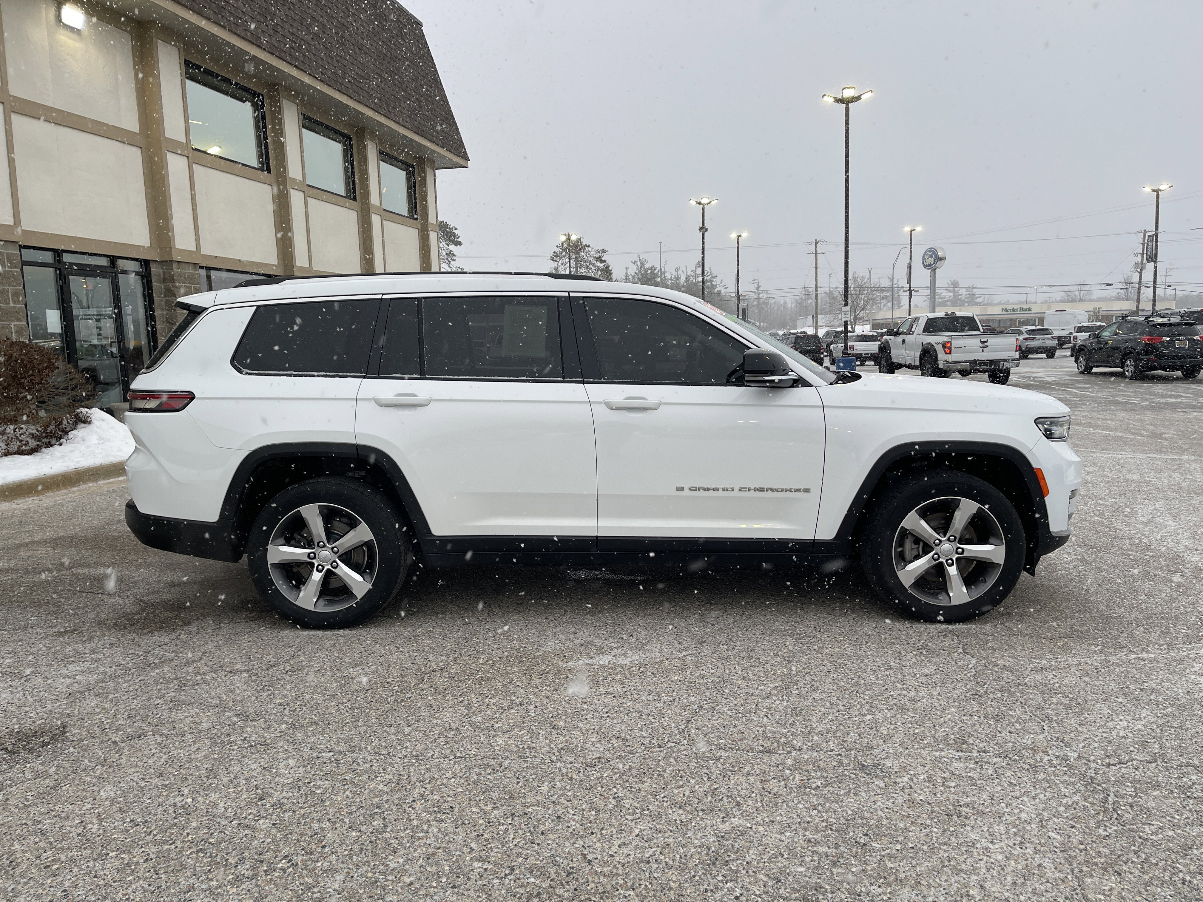 Used 2021 Jeep Grand Cherokee L Limited image 2