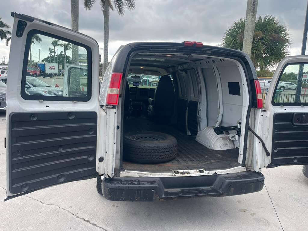 Used 2013 Chevrolet Express 1500 image 9