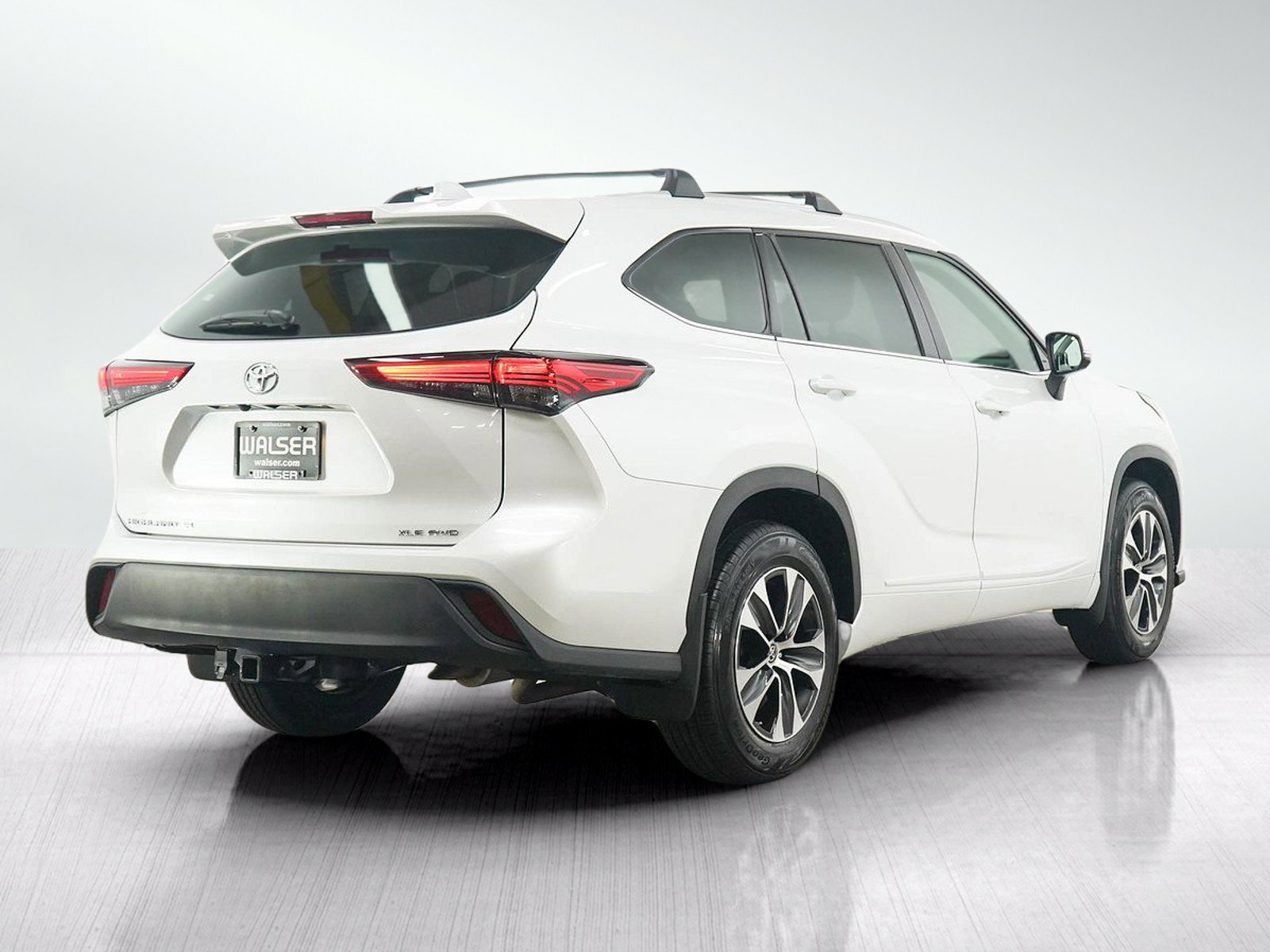 Used 2022 Toyota Highlander XLE AWD/4WD image 5